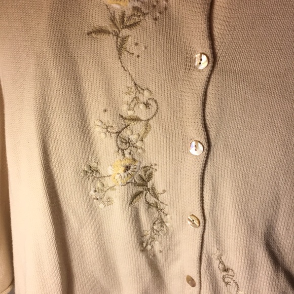 White embellished cardigan, M - Picture 2 of 4